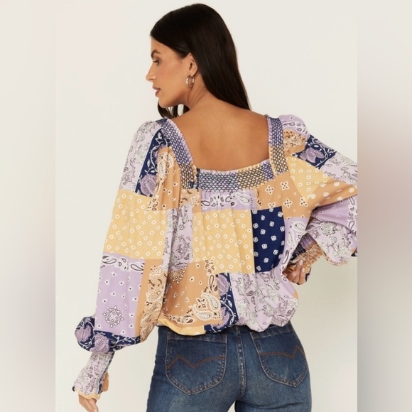 Wrangler Retro Bandana Patchwork
Print Long Sleeve Women's Crop Top
Size Large - Picture 2 of 10